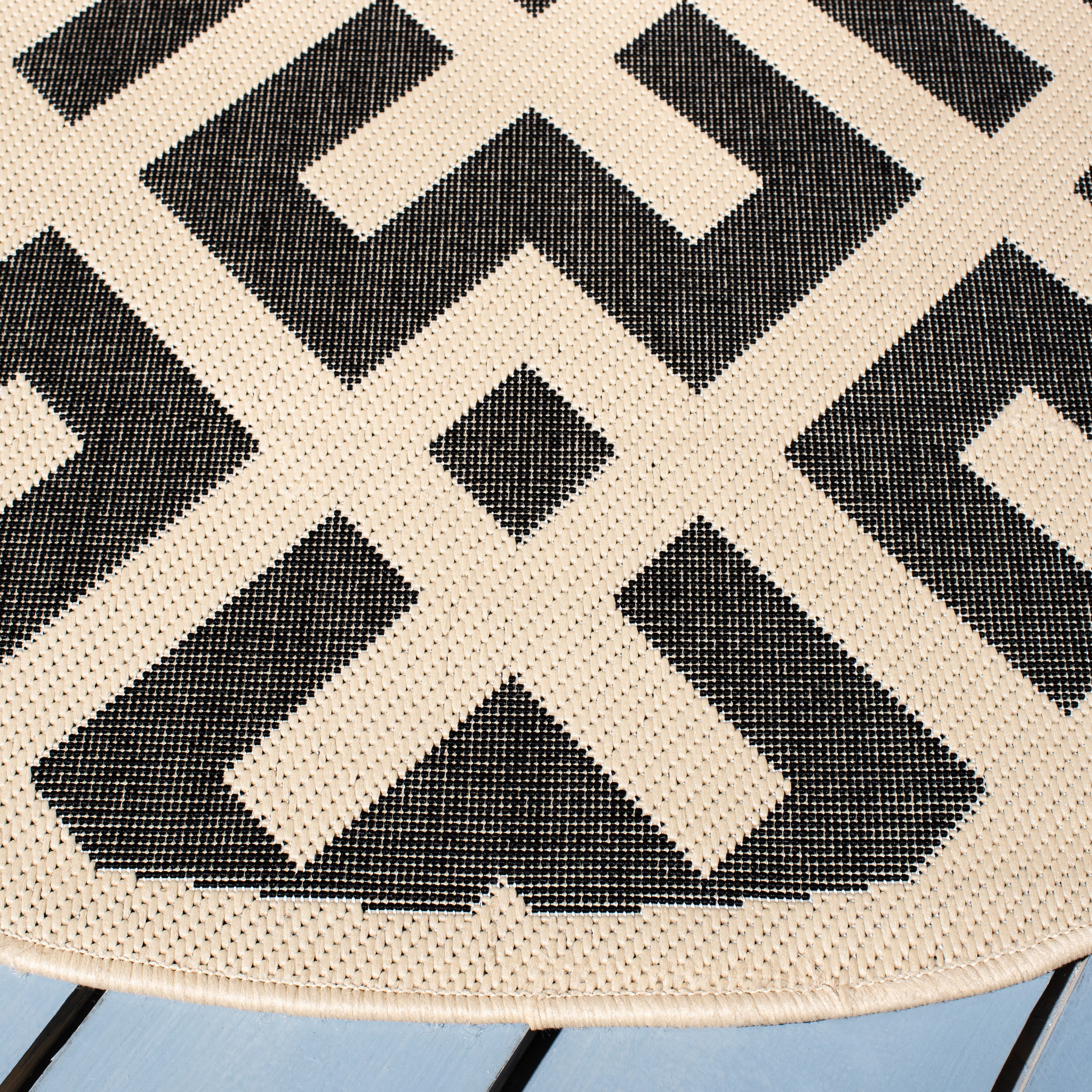 Safavieh Courtyard Alvin Geometric Indoor/Outdoor Area Rug, Black/Beige, 7'10" x 7'10" Round