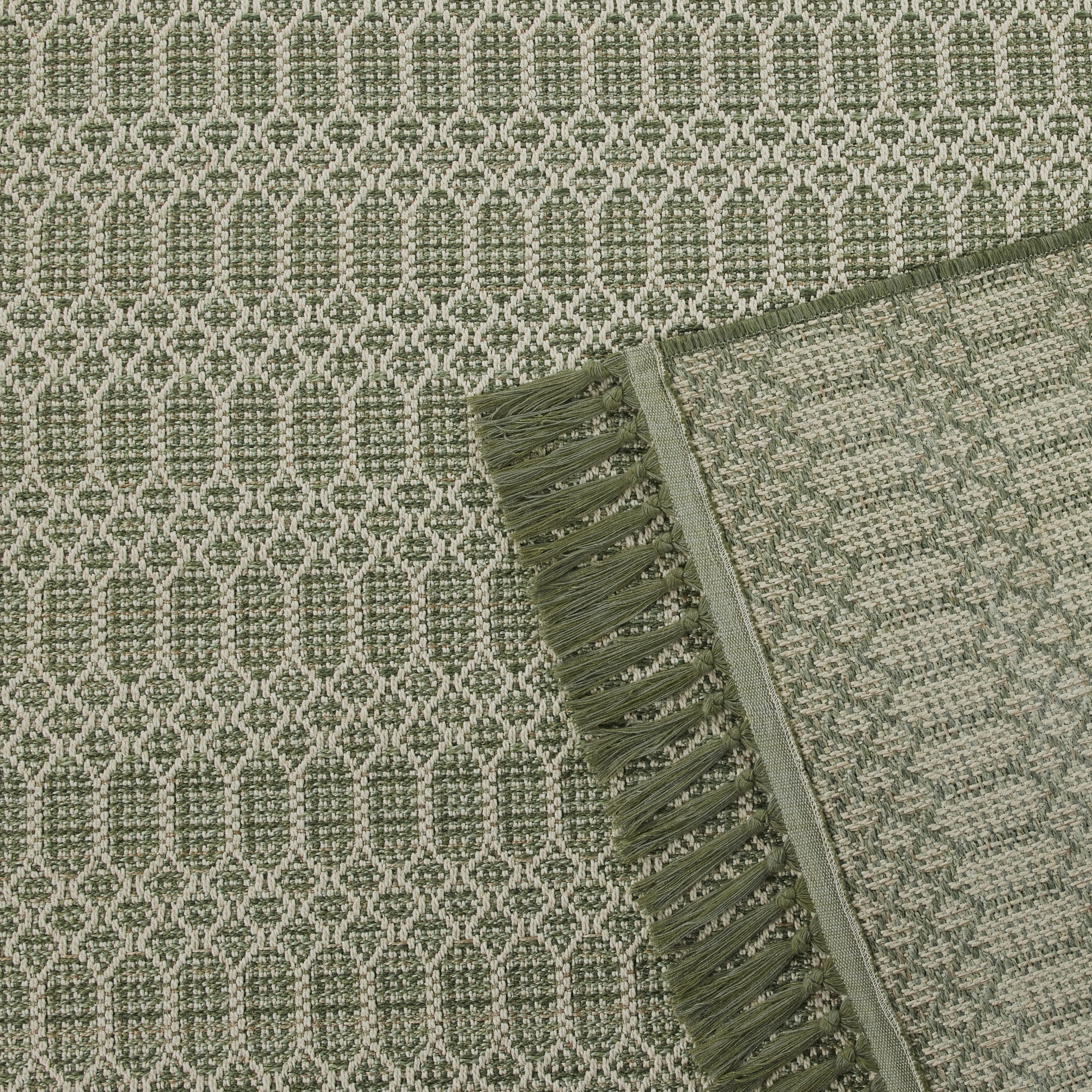 Better Homes & Gardens 7'x10' Green Tassel Outdoor Rug