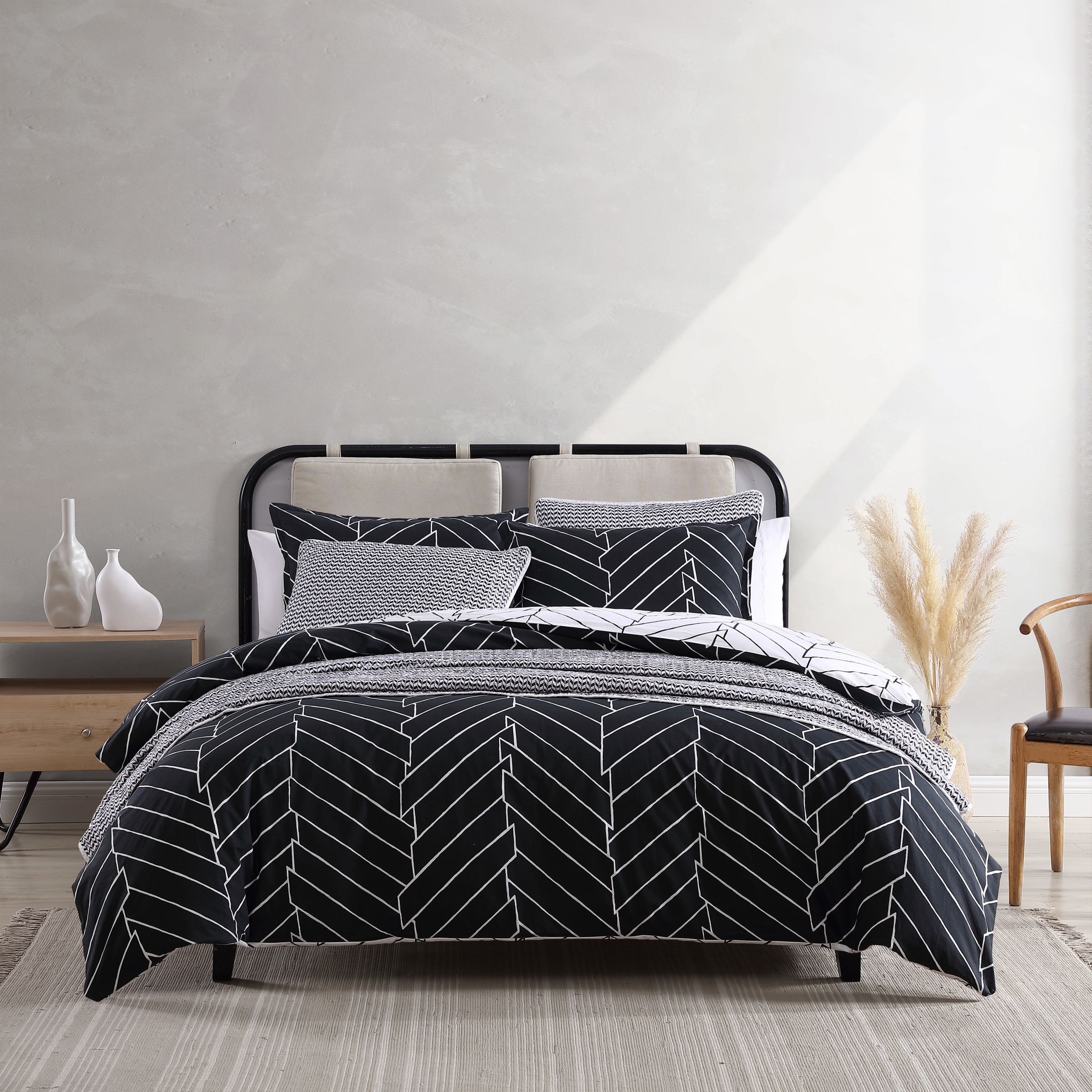 City Scene Ceres Black King Comforter Set