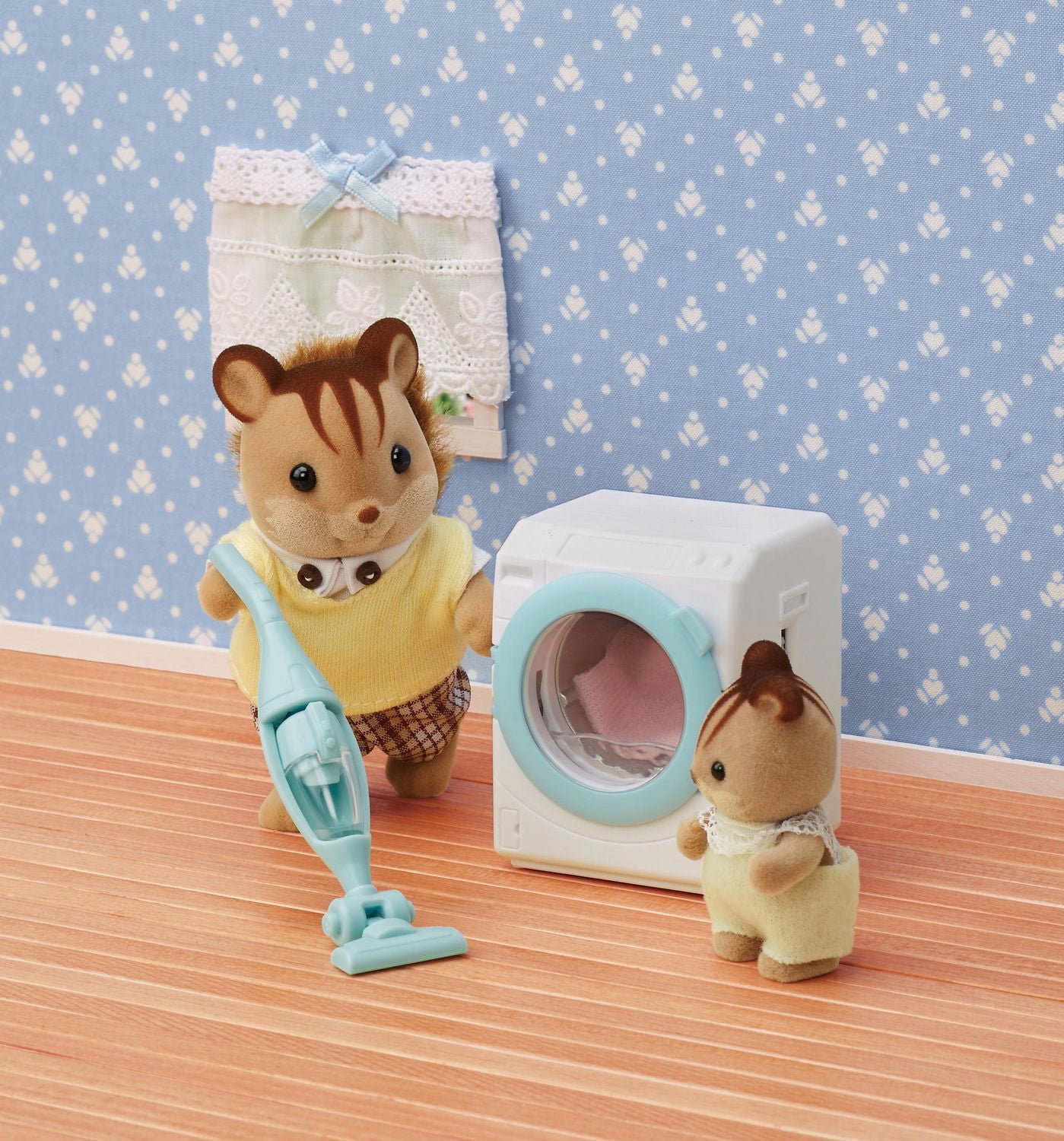 Calico Critters Laundry 'n Vacuum Cleaner