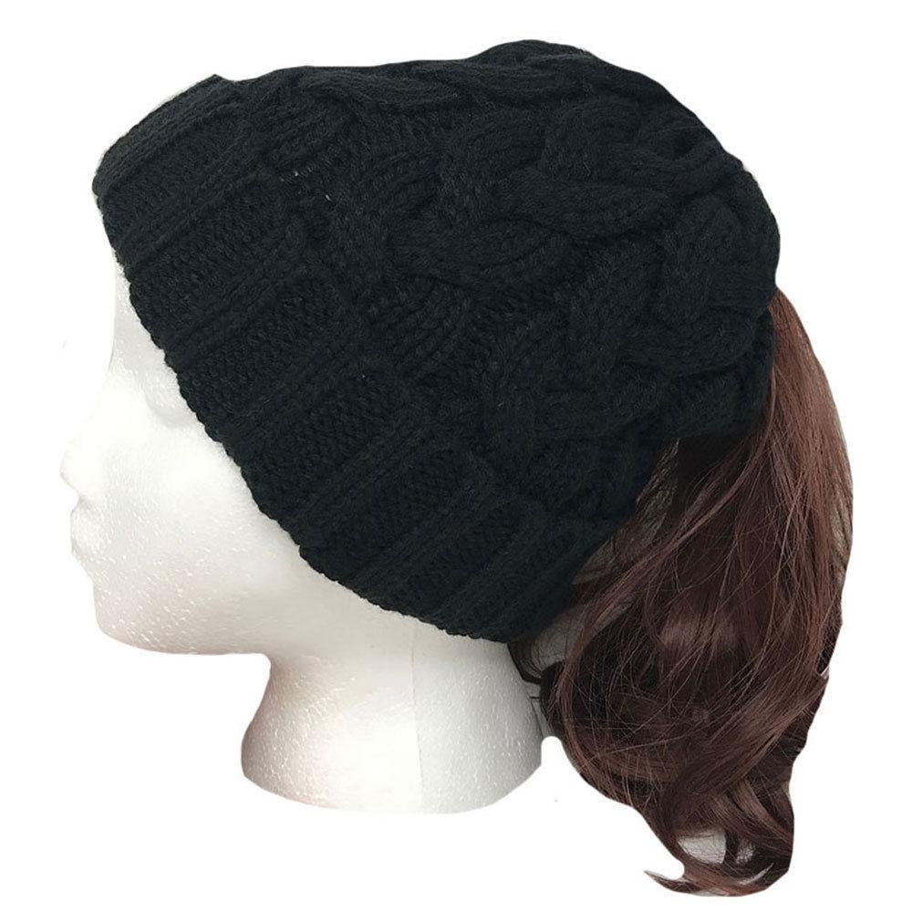 knit hat with ponytail hole