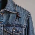 thumbnail image 4 of Pin coleccionable FigPin Overwatch Soldier 76 con vitrina, 4 of 6
