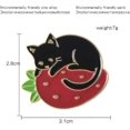thumbnail image 2 of Broches de cucarachas, broches bonitos, broche de solapa de dibujos animados, broche de solapa de fresa, broche de insignia, broche de esmalte de gato negro para mujeres y hombres (dorado), 2 of 4