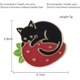 thumbnail image 2 of Broches de cucarachas, broches bonitos, broche de solapa de dibujos animados, broche de solapa de fresa, broche de insignia, broche de esmalte de gato negro para mujeres y hombres (dorado), 2 of 4