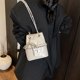 thumbnail image 2 of Bolso de cubo con cadena de diamantes estilo Chanel de alta gama para mujer, nueva tendencia de moda 2025, bolso bandolera versátil, 2 of 5
