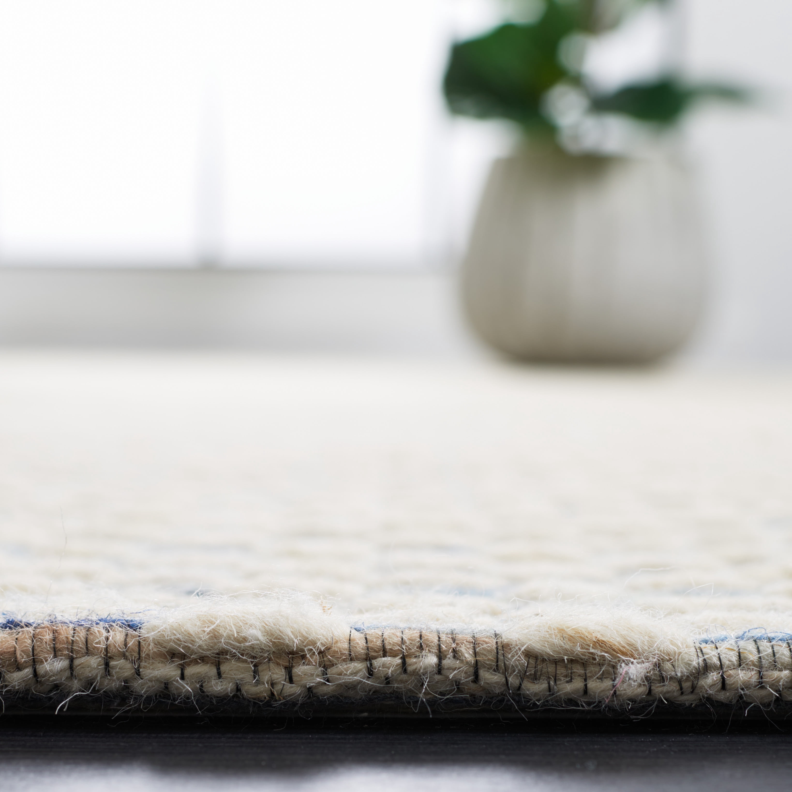 SAFAVIEH Marbella Frederick Striped Area Rug, White/Navy, 6' x 9'