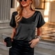 thumbnail image 2 of Estrela Camiseta de satén con cuello en V para mujer con bolsillo de manga corta cómoda y moderna camiseta informal para mujer Top negro S, 2 of 6