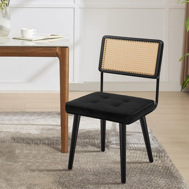 Negra pu leather natural rattan dining chair con forrado seat y solid wood back