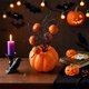 thumbnail image 5 of Adorno de Calabaza Artificial de Halloween - Calabaza de Espuma Amarilla para Sala de Estar, Escritorio y Dormitorio - 5.9 X 3.93 X 3.93 Pulgadas - Decoraciones para Escenas de Otoño y Halloween, 5 of 6