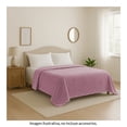 thumbnail image 4 of Cobertor Ligero con Grabado Mainstays Matrimonial Rosa, 4 of 4