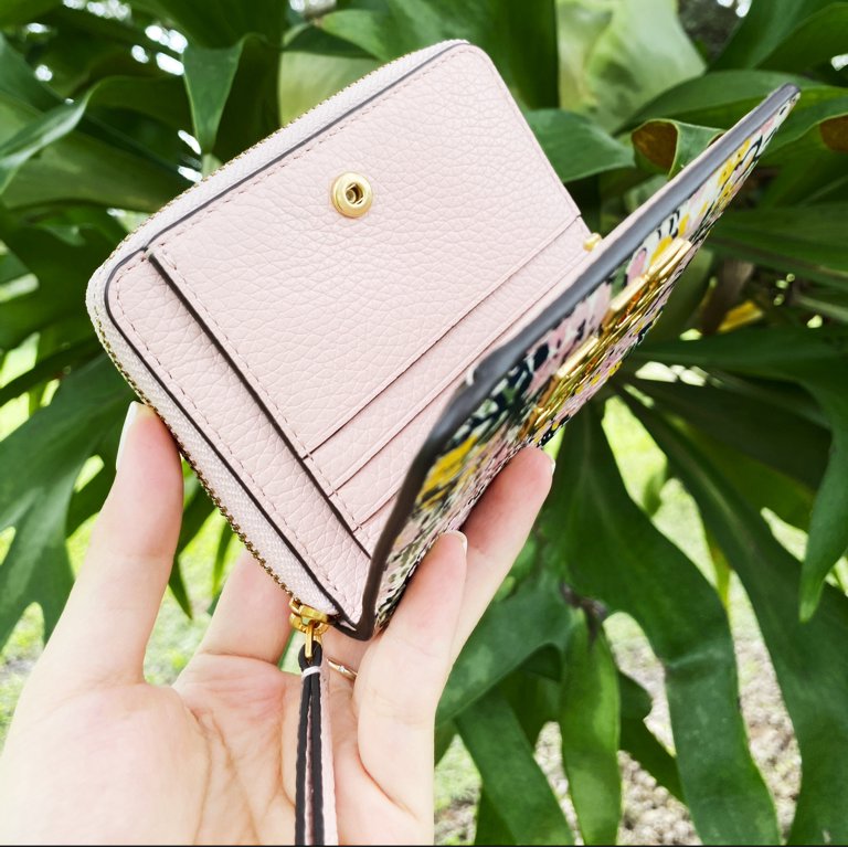 ★ベストセラー★TORY BURCH BRITTEN COMPACT WALLET Tory Burch Women's Britten Pebbled Leather Printed Small Zip