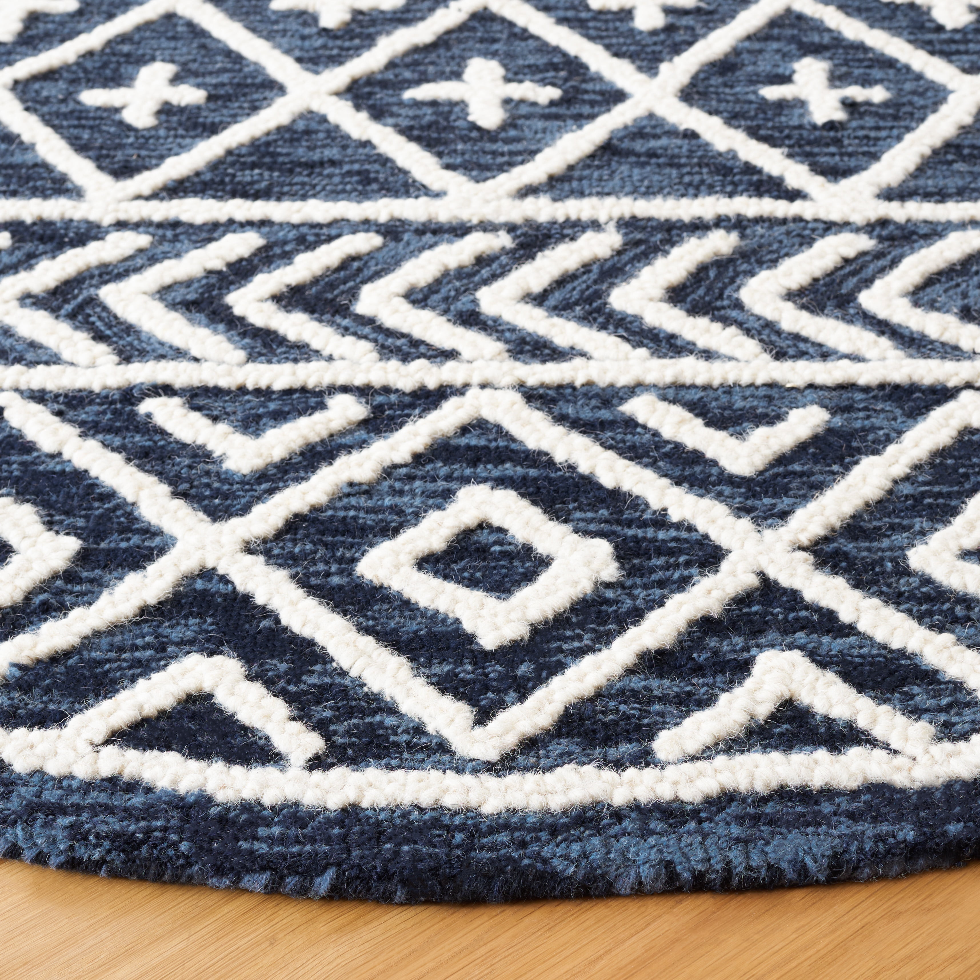 SAFAVIEH Metro Fletcher Medallion Area Rug, Navy/Ivory, 6' x 6' Round