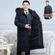 thumbnail image 4 of Chaqueta de plumón de pato engrosada, diseño largo, forro interior desmontable, abrigo cálido de invierno con capucha de piel para hombres de mediana edad y mayores, 4 of 5