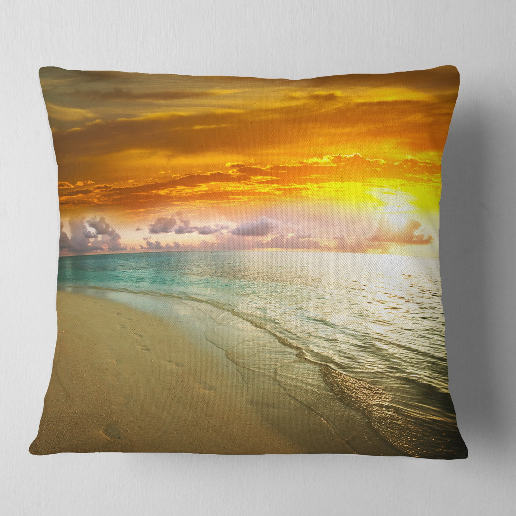 Designart 18" x 18" Sea & Shore Polyester Throw Pillow