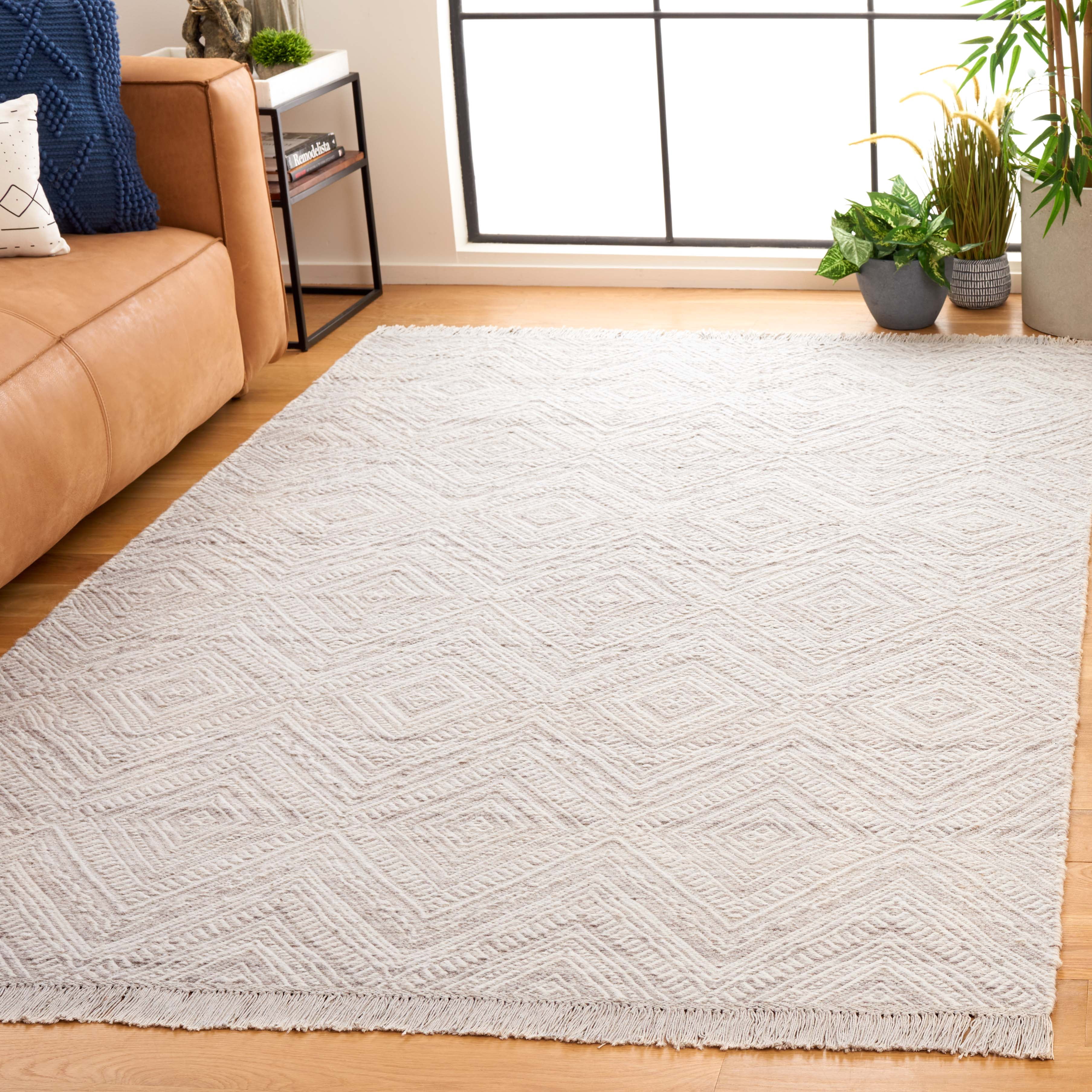 SAFAVIEH Kilim Shannon Diamond Area Rug, Beige/Ivory, 3' x 5'