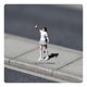 thumbnail image 3 of Figura de resina en miniatura Chica blanca haciéndose un selfie, 3 of 8
