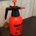 thumbnail image 4 of Wosthever Bomba de compresión de aire de 2L/3L, botella pulverizadora de riego, fertilizantes de jardinería, cabezal de boquilla ajustable Jardín y Patio rojo 2L, 4 of 6