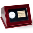 thumbnail image 1 of Vitrina de madera con agujero en uno para pelotas de golf con placa grabada, 1 of 6