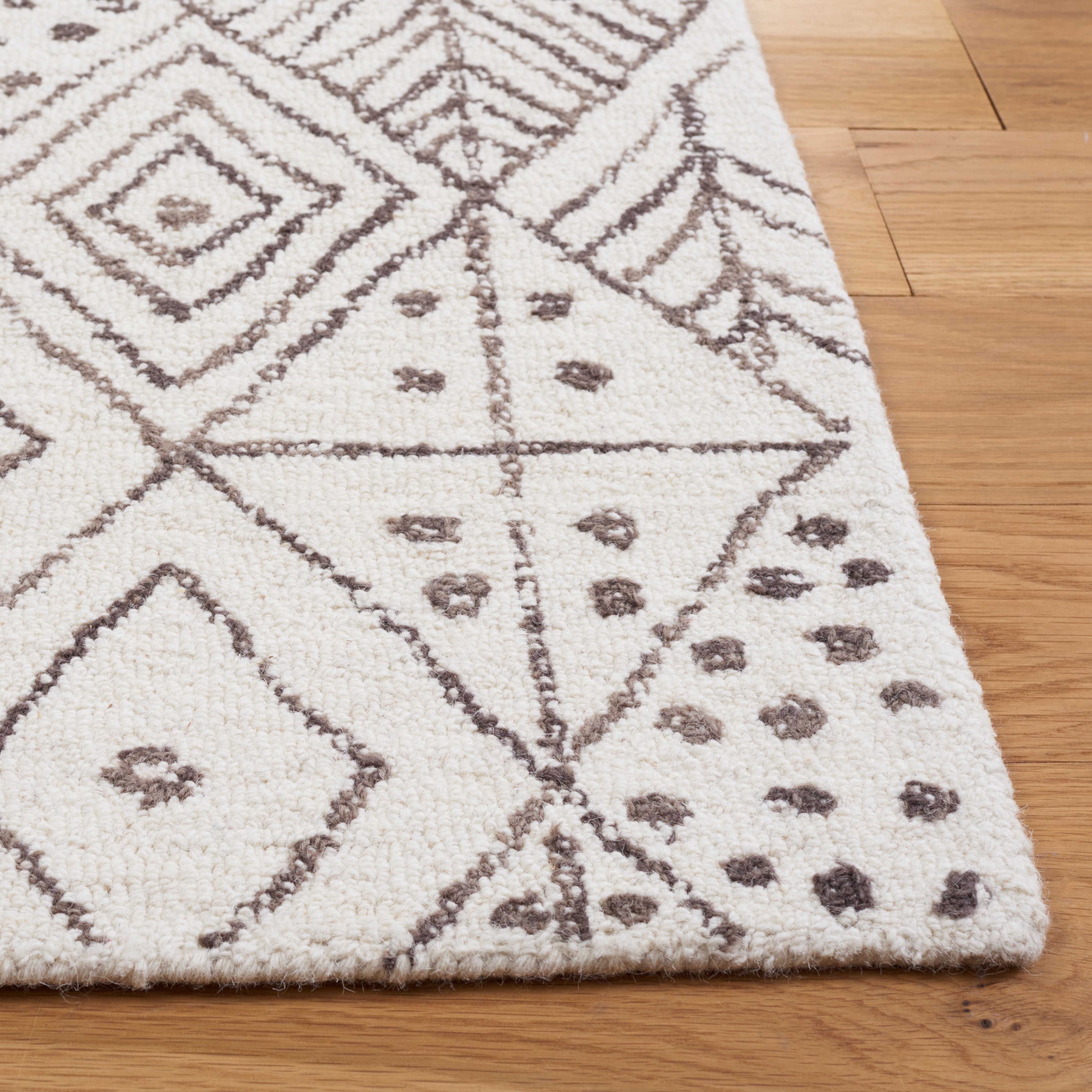 SAFAVIEH Casablanca Santana Diamond Area Rug, Ivory/Brown, 5' x 8'