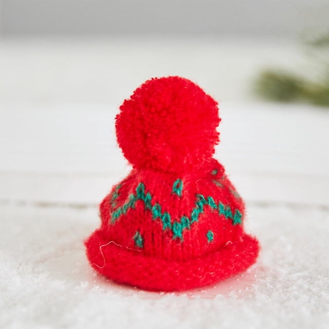 Xihbxyly Mini Gorro Navideño de Lana, Pequeño Adorno Colgante, Material Suave y Cómodo, Versátil para Decorar Árboles o Cabañas, con Motivos Festivos, Gorro Color Vino Tinto, Tamaño 6 X 6,5 Cm.