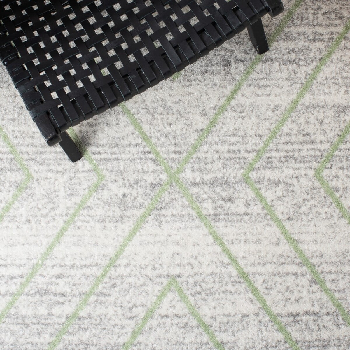 SAFAVIEH Adirondack Evonne Geometric Area Rug, Grey/Green, 5'1" x 7'6"