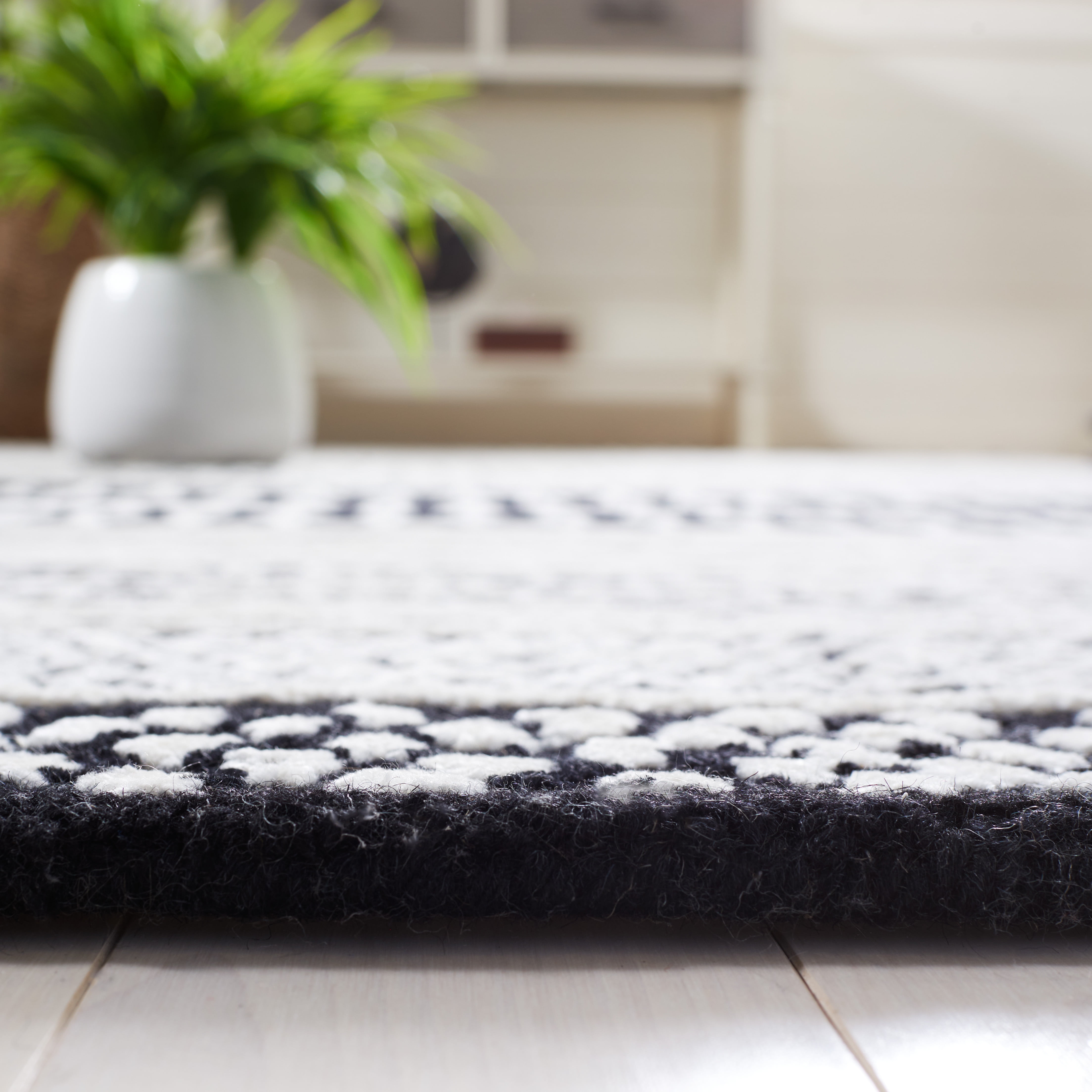 SAFAVIEH Glamour Andreas Geometric Area Rug, Black/Ivory, 8' x 10'