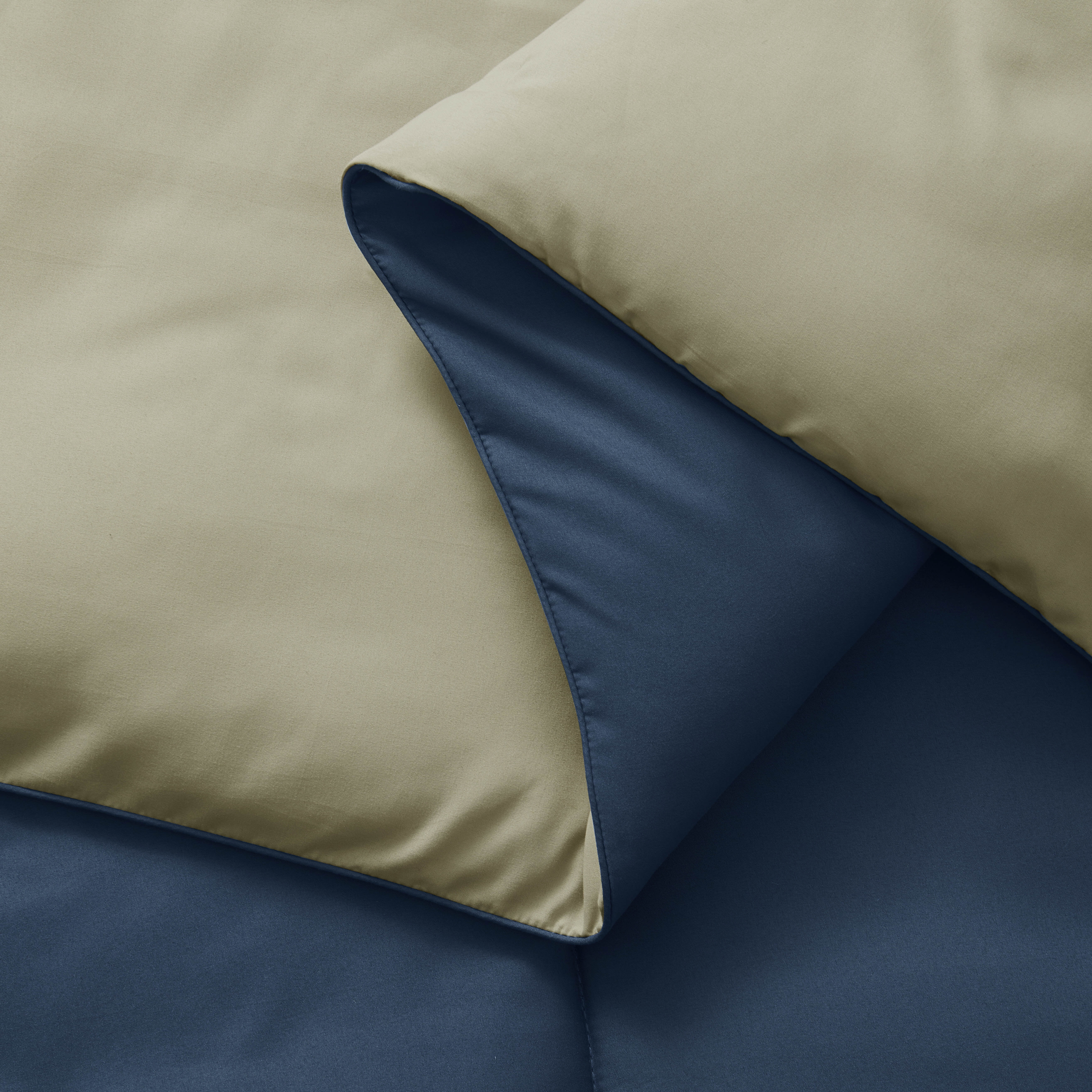 Nestl 3-Piece Soft Down Alternative Reversible King Comforter Set, King/Cal King, Navy & Sage