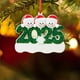 thumbnail image 4 of Adornos Navideños Familiares Personalizados 2025. Nombre Personalizado de la Familia con Texto. Adorno para Árbol de Navidad. Familia de 3., 4 of 5