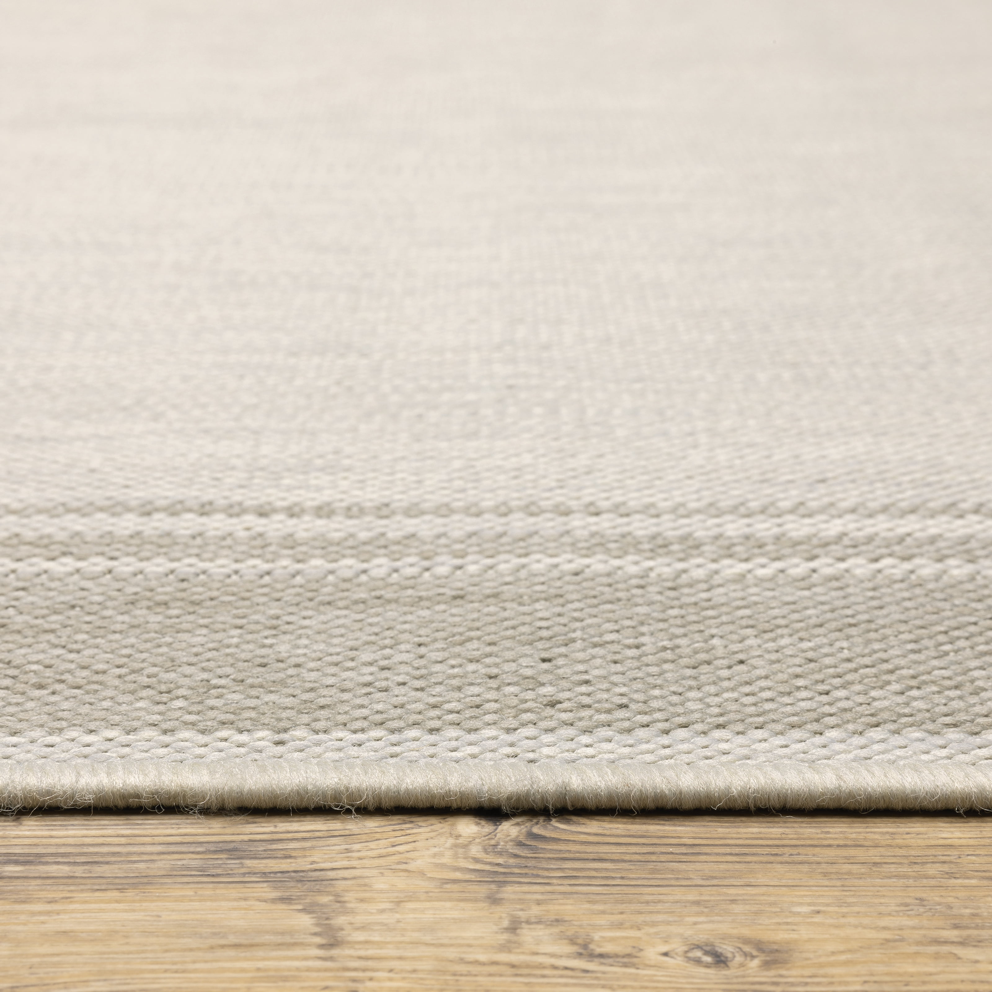 Avalon Home 6' x 9' Gray and Ivory Border Outdoor Rug