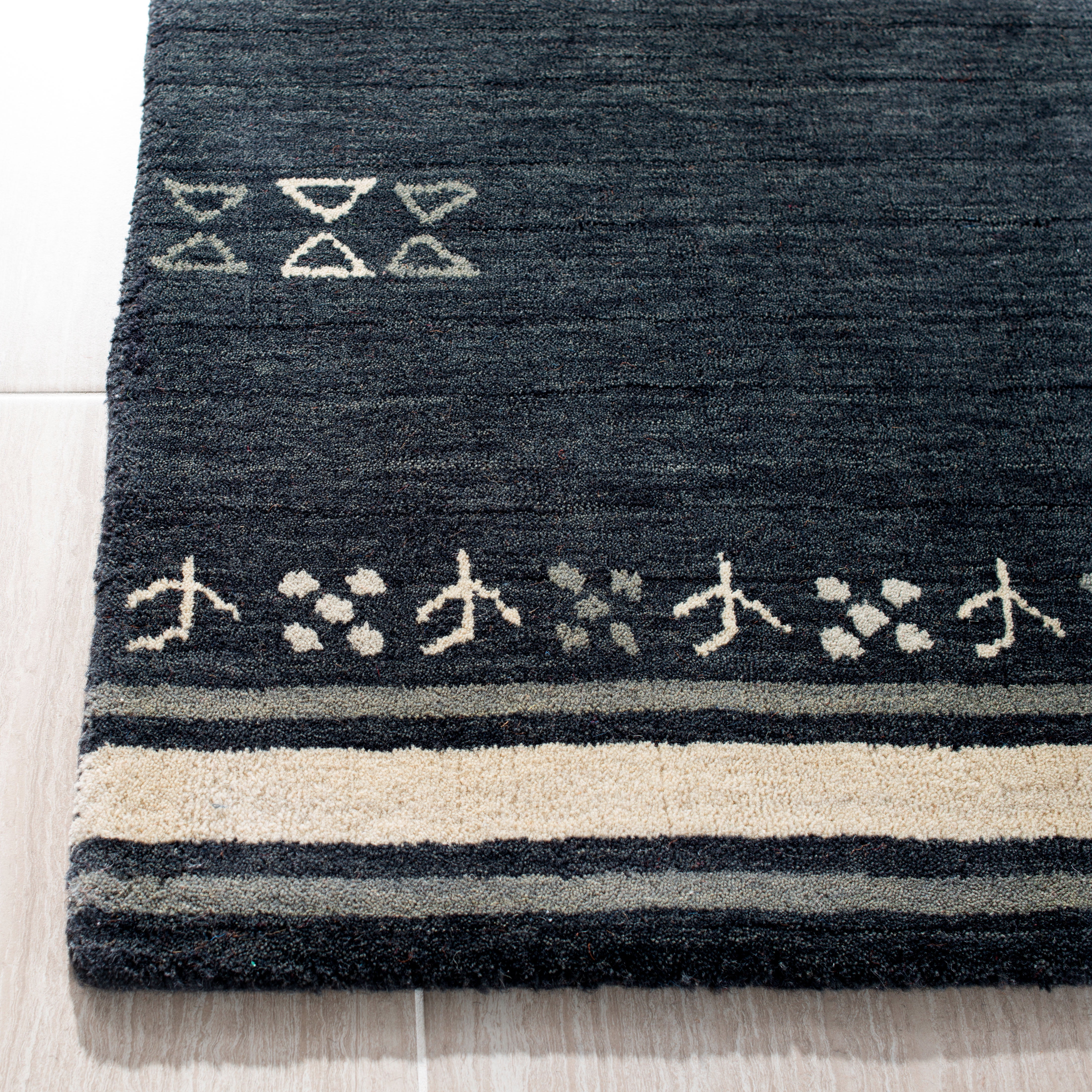 Safavieh Himalaya Dorothea Solid Wool Area Rug, Charcoal, 5' x 8'