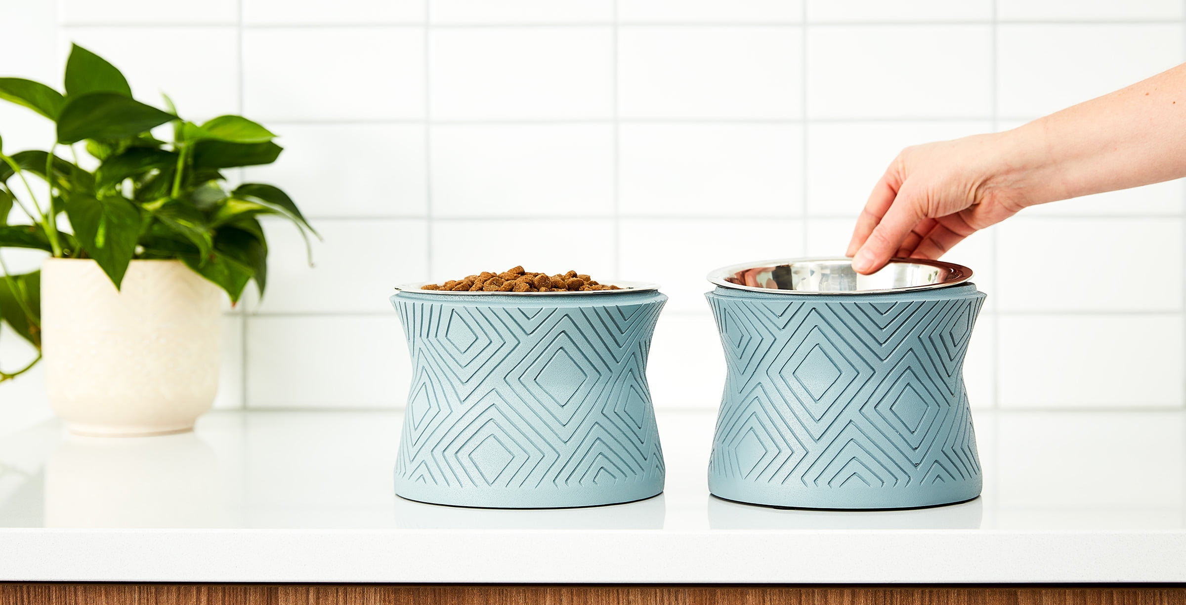 Pet Junkie Santa Fe Elevated Small Polyresin Pet Food & Water Bowl with Stainless Steel Dish, Icy Gray