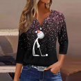 thumbnail image 1 of Puntoco Camiseta informal con cuello en V y botones con estampado navideño de moda para mujer, blusa holgada de manga 3/4, 1 of 5