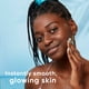 thumbnail image 3 of Kit de herramienta de dermaplaning Gillette Venus, 5 hojas de recambio, eliminador de vello facial y pelusilla, con rasuradora de cejas y facial, 3 of 8