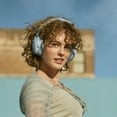 thumbnail image 3 of Bose QuietComfort Auriculares Bluetooth, Auriculares Inalámbricos, Auriculares con Cancelación de Ruido con Micrófono, Hasta 24 Horas de Duración de la Batería, Azul Moonstone - Color de Edición Limit, 3 of 5