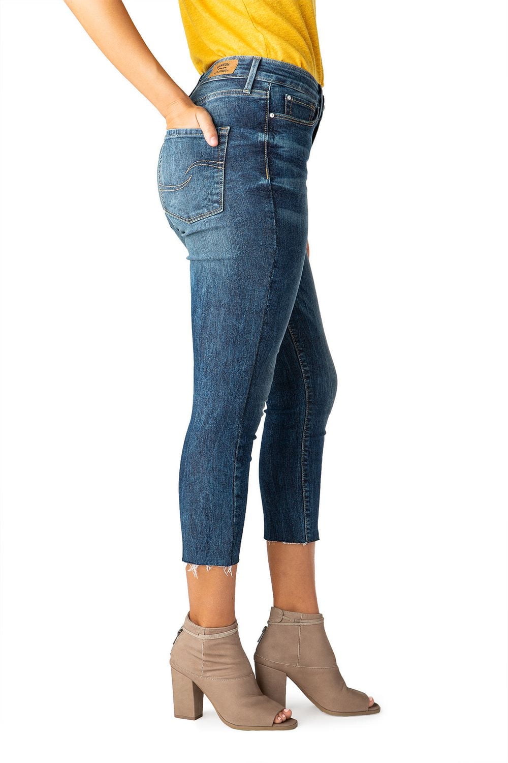 Levi Strauss Signature.™ Women's High Rise Ankle Skinny Cut off Jeans