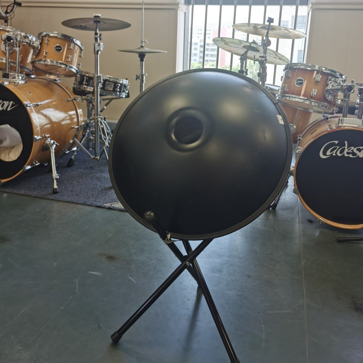 Latourreg 22 inches 10 Tones Handpan Drums D Minor Steel Hand Drum with Soft Hand Pan Bag