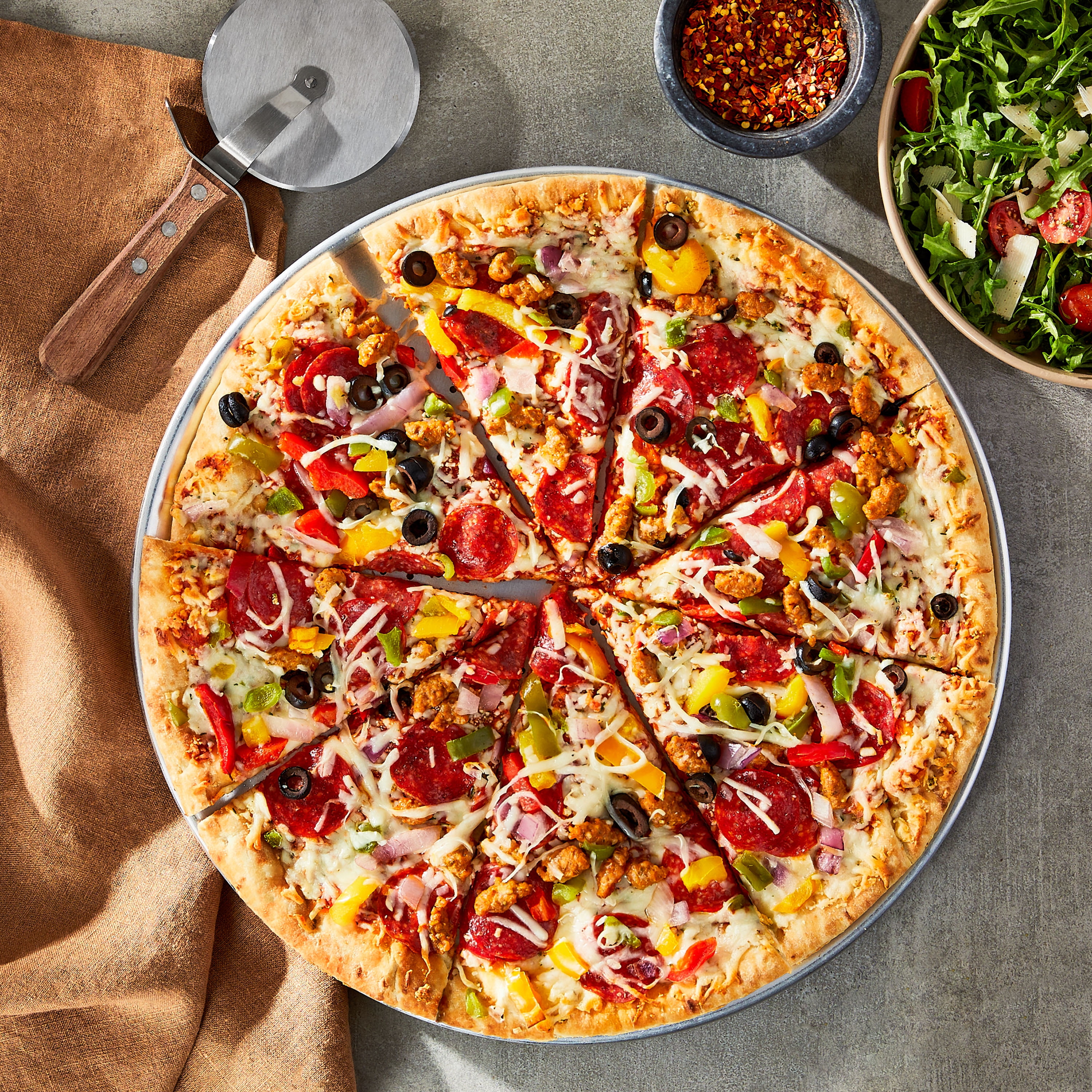 Marketside Supreme Traditional Crust Pizza with Marinara Sauce, Extra Large, 16 in, 48.6 oz (Fresh)
