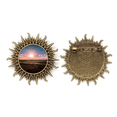 thumbnail image 1 of Cielo rojo la luz nubes oscuras Pin de gancho de metal vintage con forma de sol Unbranded M, 1 of 3