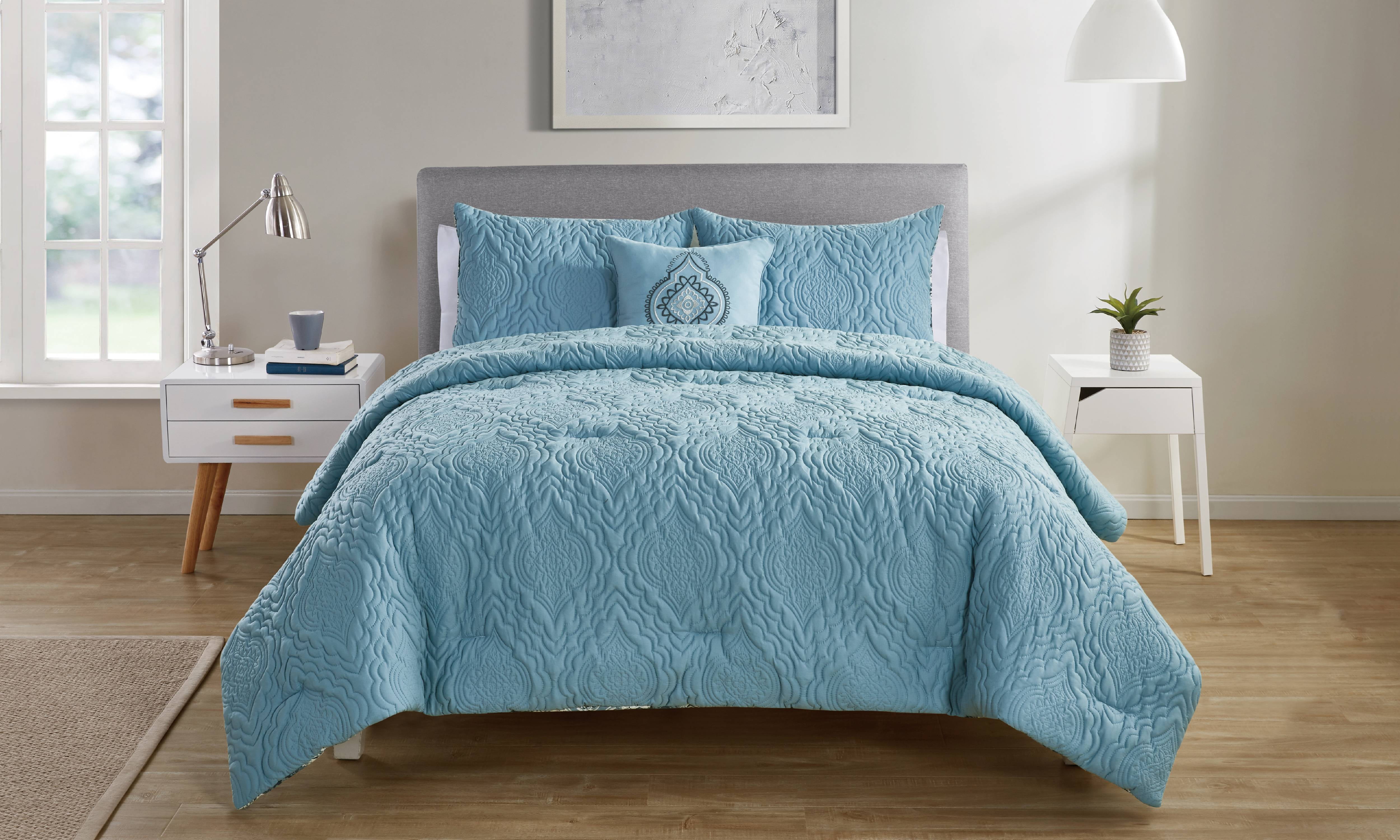 VCNY Home Luanna Reversible Medallion Comforter Set, Full/Queen, Light Blue