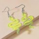 thumbnail image 4 of Pendientes acrílicos transparentes en forma de serpiente Yashi, 4 of 5