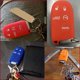 thumbnail image 2 of Para Jeep Grand Cherokee Dodge Challenger Charger Dart Durango Journey Chrysler 300 Rojo Silicona 5 Botones Smart Key Fob Remote Cover Funda protectora de entrada sin llave, 2 of 4