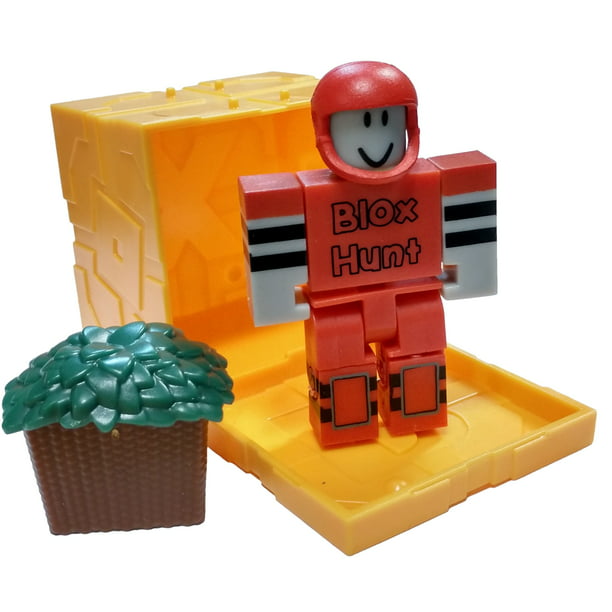 Roblox Series 5 Blox Hunt Seeker Mini Figure With Gold Cube And Online Code No Packaging Walmart Com Walmart Com - roblox blox hunt codes