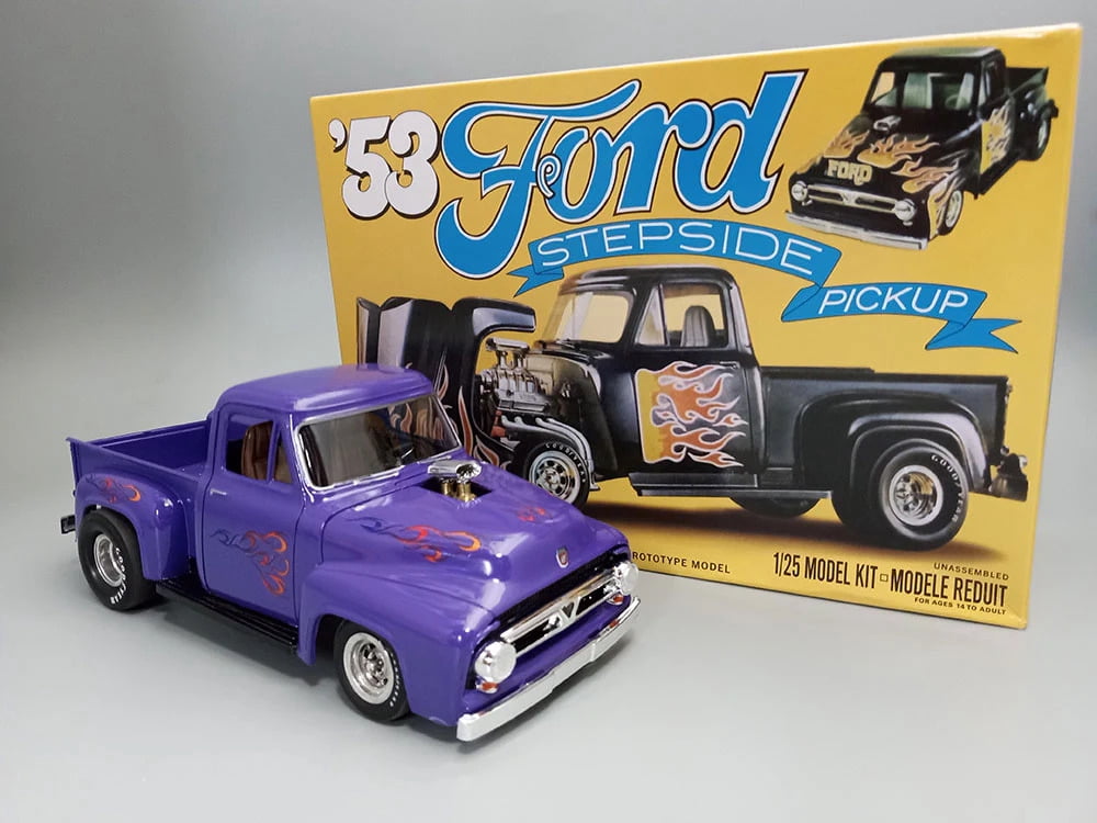 1953 Ford Pickup Flip-Nose Model Kit 1/25 Scale