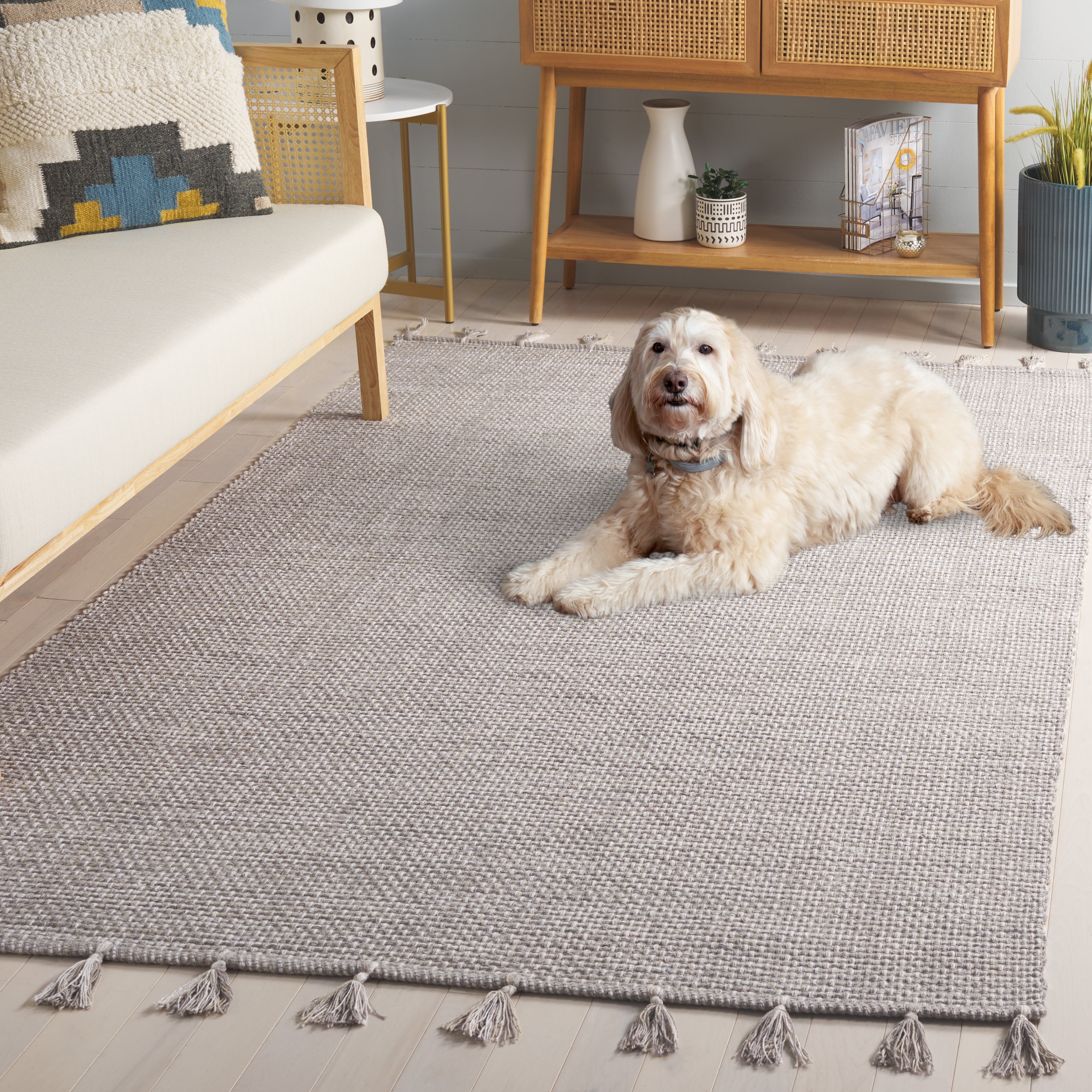 SAFAVIEH Montauk Ombre Solid Area Rug, Light Grey, 6' x 6' Square