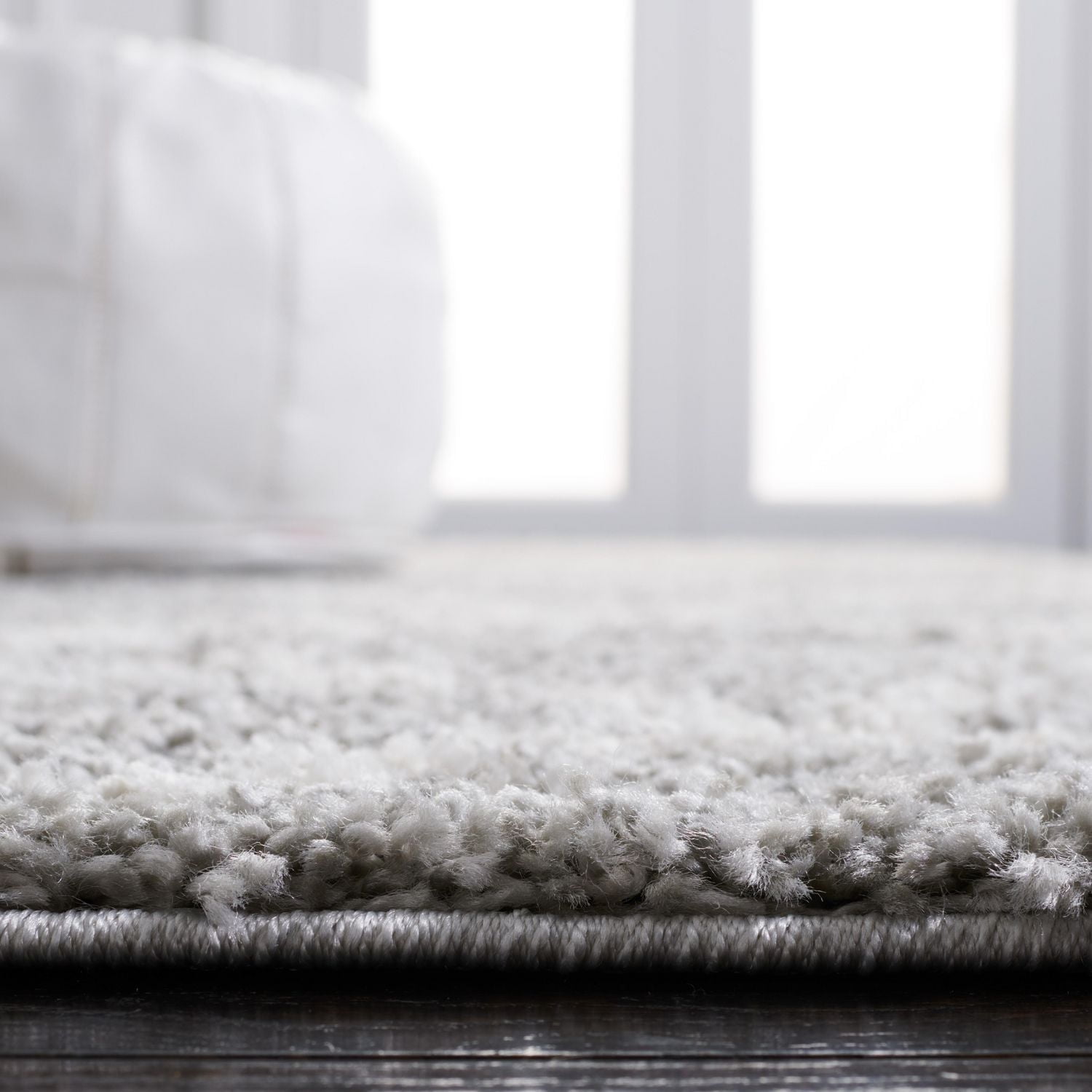 SAFAVIEH Berber Santana Geometric Shag Area Rug