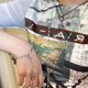 thumbnail image 4 of Conjunto de Pulsera y Collar YONGSHENG con Colgante Cruzado Hecho a Mano con Cuentas de Rosario, 4 of 5