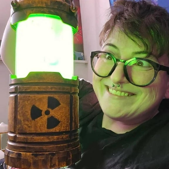 Miniature Nuclear Reactor Lamp Retro Horrible Multifunctional Portable Camping Lantern for Home Haunted House Decoration Props