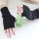 thumbnail image 3 of Guantes de medio dedo de cachemira para mujer, guantes de punto cálidos y cortos de invierno para hombre, línea de lana, dedos con fugas, para estudiantes que escriben a máquina, 3 of 5