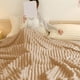 thumbnail image 5 of Manta Raschel de doble capa, suave y gruesa, 1 manta para máxima comodidad y calidez, no se desprende y se puede lavar a máquina para un fácil cuidado, ideal para cama, sofá y sillón en, 5 of 8