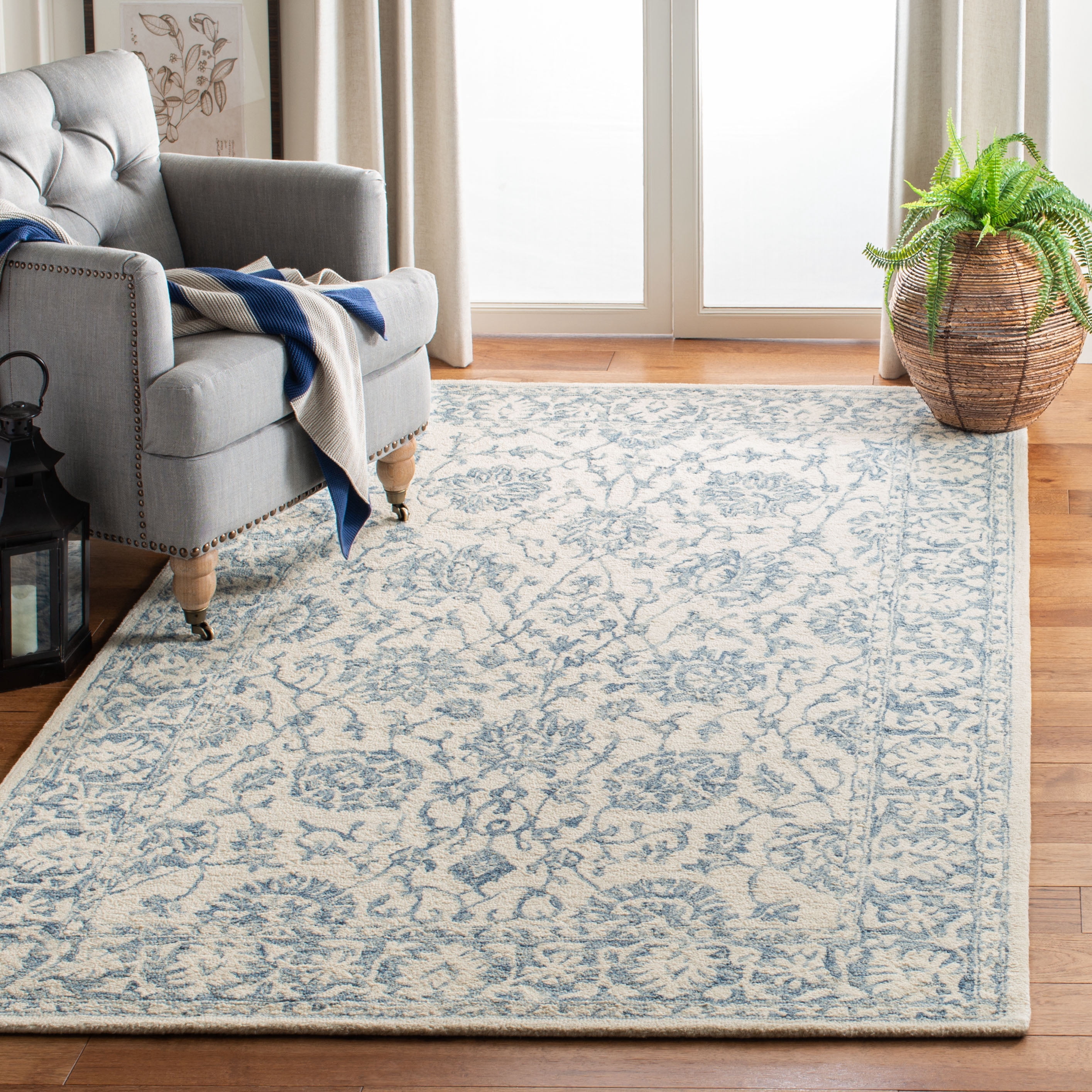 SAFAVIEH Blossom Munya Oriental Area Rug, Ivory/Blue, 4' x 6'
